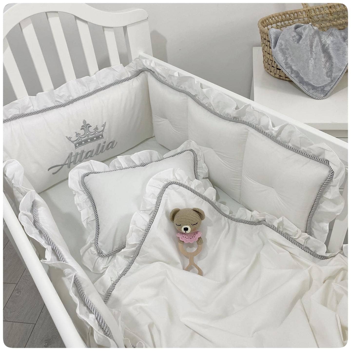 סט מצעים חבל כסוף עם רקמה במגן