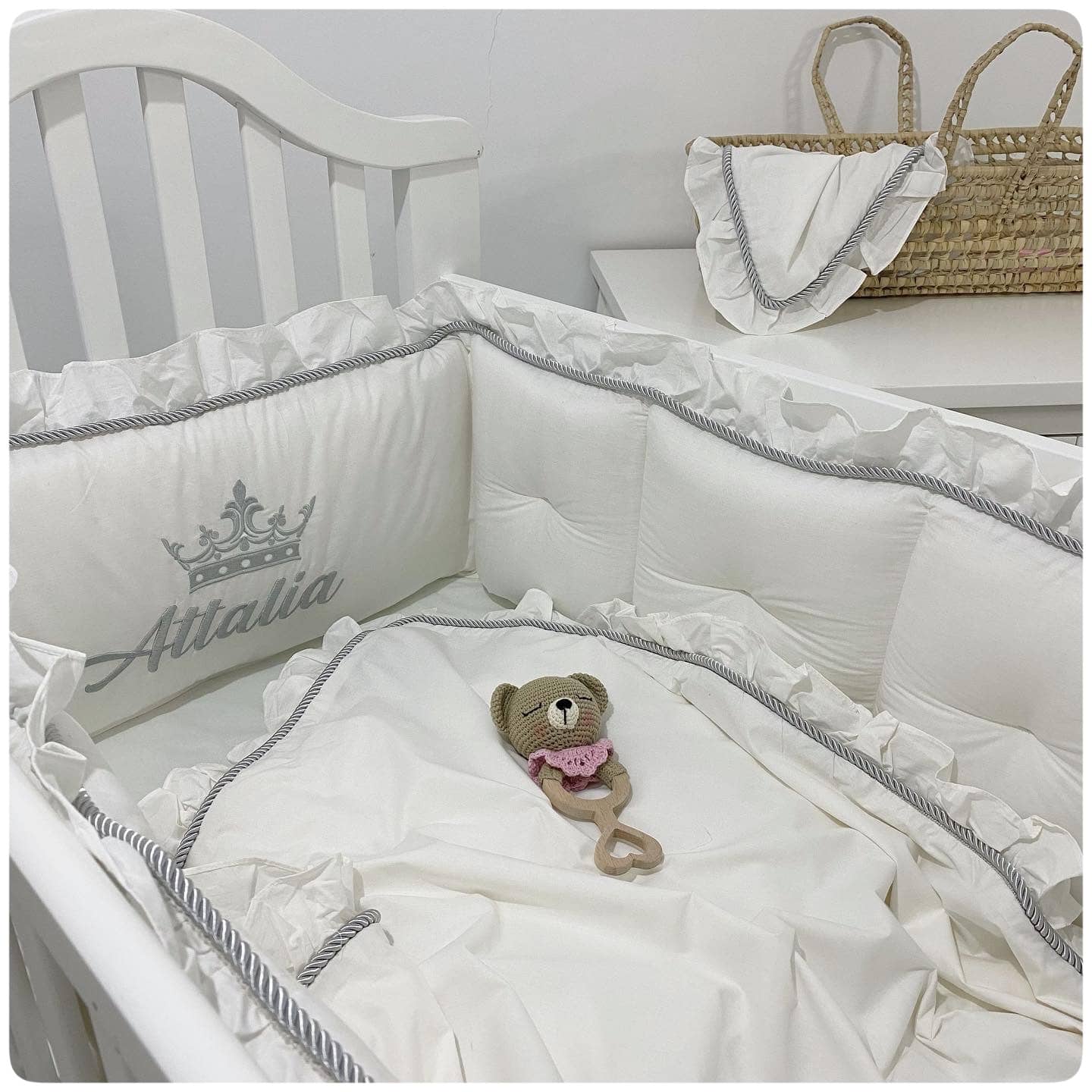 סט מצעים חבל כסוף עם רקמה במגן – תמונה 4